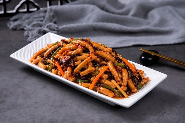 Shredded Pork in Garlic Sauce鱼香肉丝.
