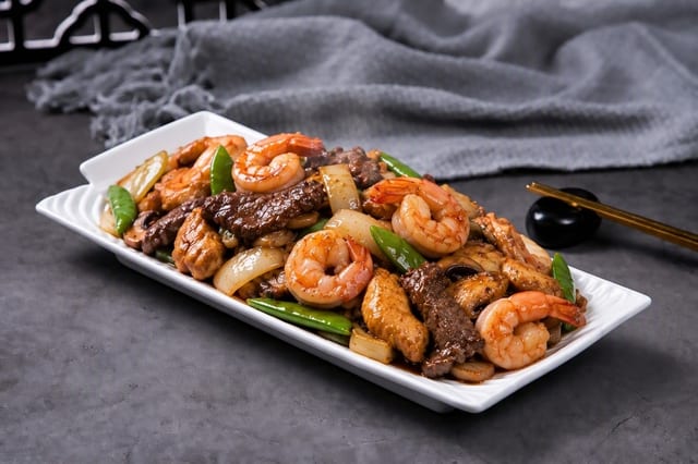 Sizzling Three Delicacies 铁板三鲜.