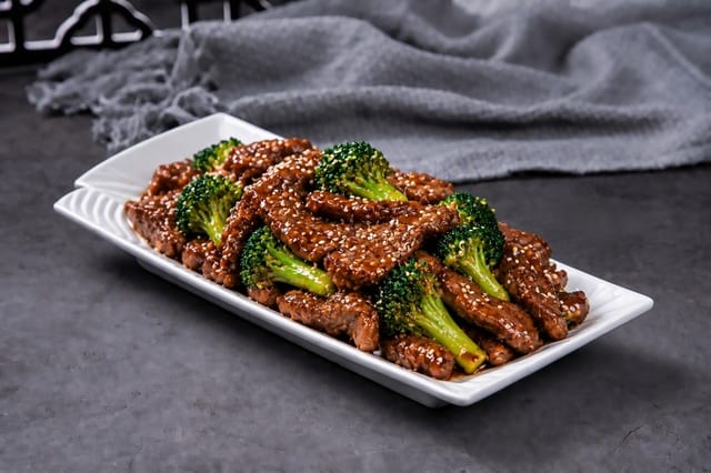 (L) Sesame Beef 芝麻牛肉.