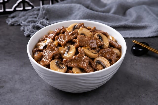 Beef w/ Mushroom 蘑菇牛肉.