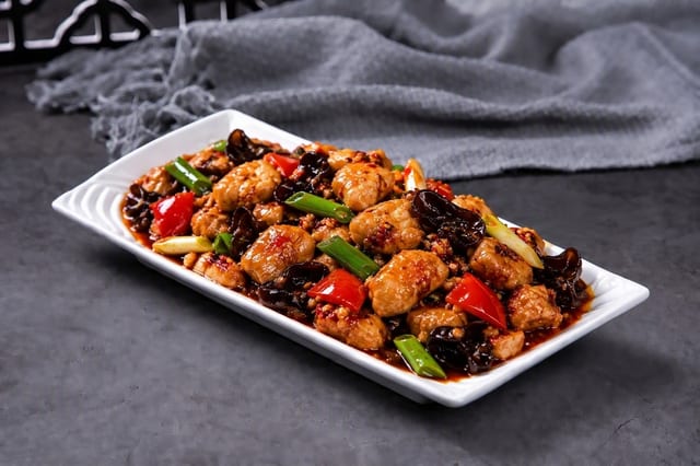 (L) Chicken in Garlic Sauce 鱼香鸡丁.