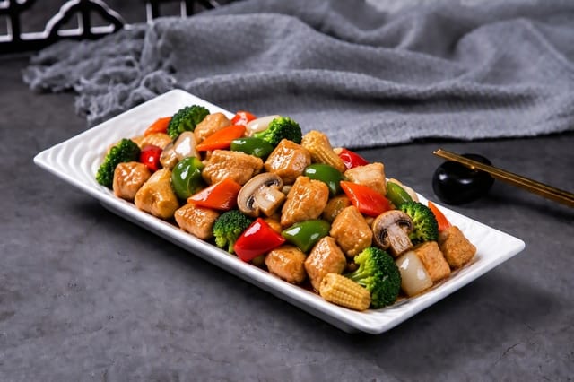 Chicken with mixed vegetables什锦蔬菜鸡丁.