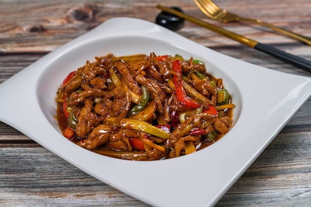 Shredded Pork in Garlic Sauce鱼香肉丝.